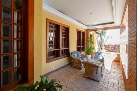 Casa à venda com 1000m², 4 quartos e 11 vagas Casa à venda com 1000m², 4 quartos e 11 vagasVaranda