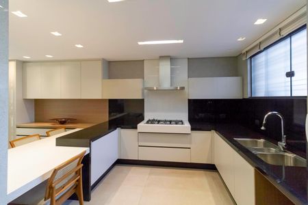 Casa à venda com 1000m², 4 quartos e 11 vagas Casa à venda com 1000m², 4 quartos e 11 vagasCozinha