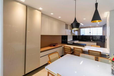 Casa à venda com 1000m², 4 quartos e 11 vagas Casa à venda com 1000m², 4 quartos e 11 vagasCozinha