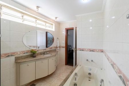 Casa à venda com 1000m², 4 quartos e 11 vagas Casa à venda com 1000m², 4 quartos e 11 vagasBanheiro da suíte 1