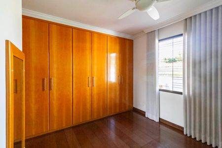 Casa à venda com 1000m², 4 quartos e 11 vagas Casa à venda com 1000m², 4 quartos e 11 vagasSuíte 2