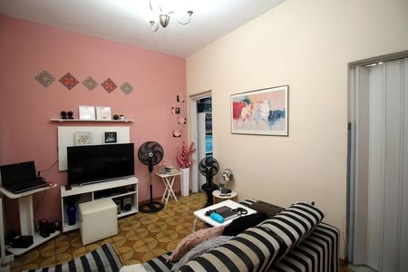 Casa à venda com 111m², 2 quartos e 2 vagasSala