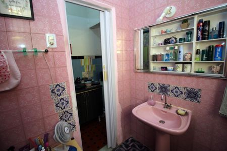 Casa à venda com 111m², 2 quartos e 2 vagasBanheiro