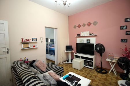 Casa à venda com 111m², 2 quartos e 2 vagasSala