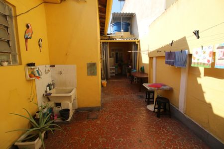 Casa à venda com 111m², 2 quartos e 2 vagasQuintal Fundos