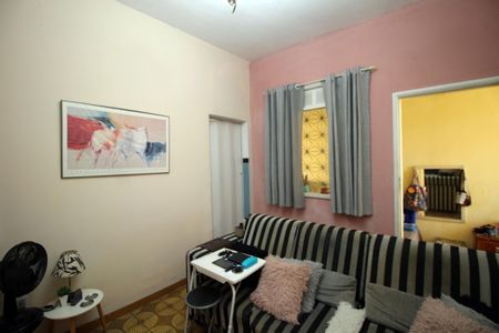 Casa à venda com 111m², 2 quartos e 2 vagasSala