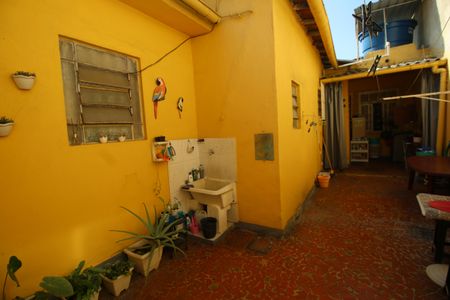 Casa à venda com 111m², 2 quartos e 2 vagasQuintal Fundos
