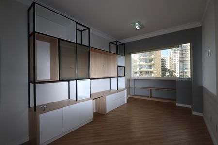 Apartamento à venda com 70m², 2 quartos e 2 vagasSala