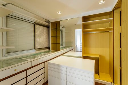 Apartamento para alugar com 115m², 1 quarto e 1 vaga Apartamento para alugar com 115m², 1 quarto e 1 vagaCloset da Suíte