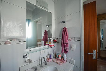 Casa à venda com 236m², 3 quartos e 2 vagasBanheiro da Suíte