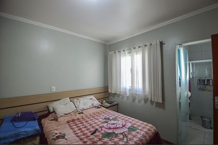 Casa à venda com 236m², 3 quartos e 2 vagasSuíte