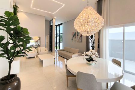 Casa de condomínio à venda com 490m², 3 quartos e 4 vagas Casa de condomínio à venda com 490m², 3 quartos e 4 vagasSala