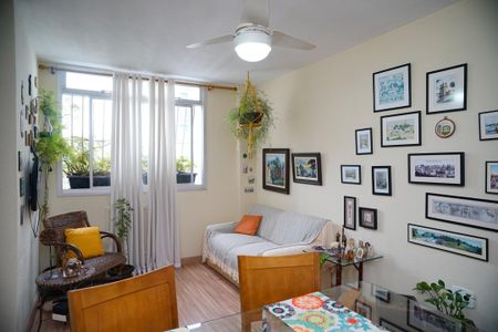 Apartamento à venda com 80m², 2 quartos e 1 vaga Apartamento à venda com 80m², 2 quartos e 1 vagaSala