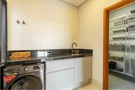 Casa de condomínio à venda com 242m², 3 quartos e 4 vagasLavanderia