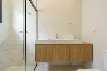 Casa de condomínio à venda com 242m², 3 quartos e 4 vagasBanheiro da Suíte 1