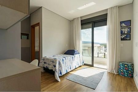 Casa de condomínio à venda com 242m², 3 quartos e 4 vagasSuíte 2