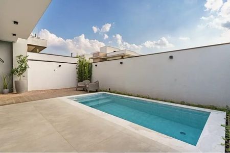 Casa de condomínio à venda com 242m², 3 quartos e 4 vagasÁrea Externa