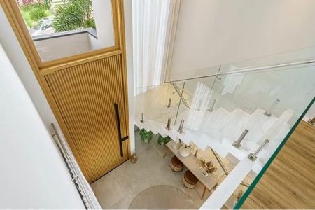 Casa de condomínio à venda com 242m², 3 quartos e 4 vagasEntrada