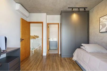 Casa de condomínio à venda com 242m², 3 quartos e 4 vagasSuíte 3