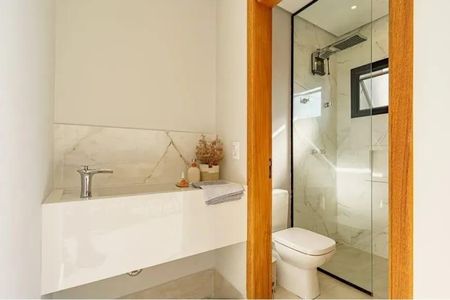 Casa de condomínio à venda com 242m², 3 quartos e 4 vagasLavabo