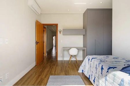 Casa de condomínio à venda com 242m², 3 quartos e 4 vagasSuíte 2