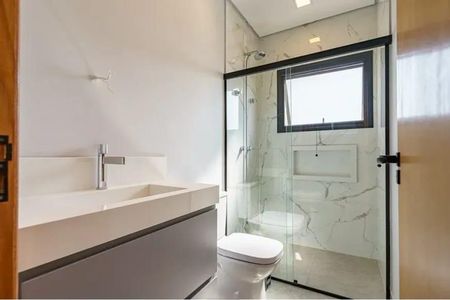 Casa de condomínio à venda com 242m², 3 quartos e 4 vagasBanheiro da Suíte 2