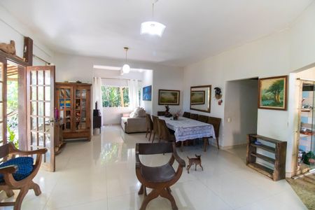 Casa à venda com 897m², 3 quartos e 8 vagasSala