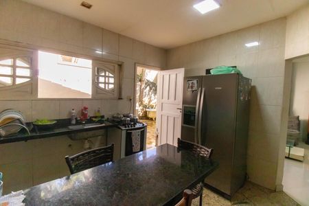 Casa à venda com 897m², 3 quartos e 8 vagasCozinha