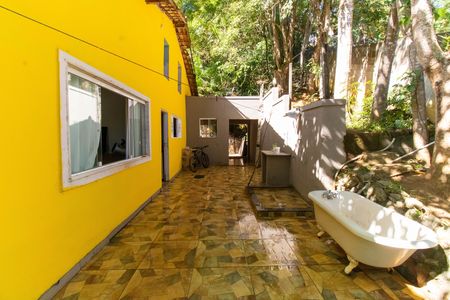 Casa à venda com 897m², 3 quartos e 8 vagasÁrea externa