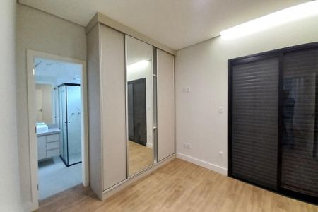 Casa de condomínio à venda com 305m², 4 quartos e 4 vagasQuarto 4 - Suíte