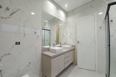 Casa de condomínio à venda com 305m², 4 quartos e 4 vagasBanheiro da Suíte 3