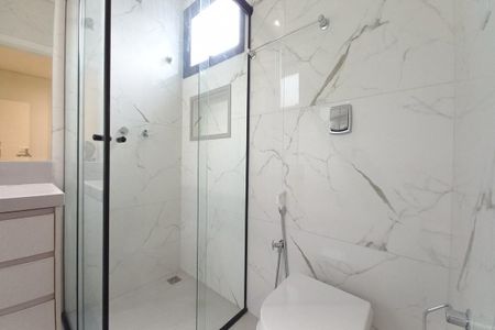 Casa de condomínio à venda com 305m², 4 quartos e 4 vagasBanheiro da Suíte 4