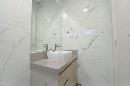 Casa de condomínio à venda com 305m², 4 quartos e 4 vagasBanheiro da Suíte 2