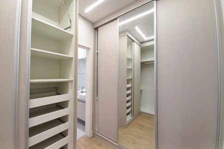 Casa de condomínio à venda com 305m², 4 quartos e 4 vagasCloset da Suíte 3