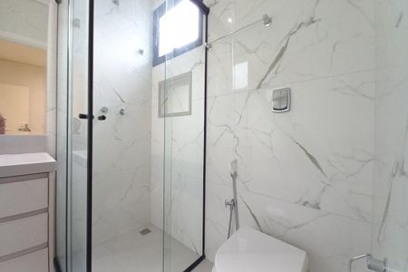 Casa de condomínio à venda com 305m², 4 quartos e 4 vagasBanheiro da Suíte 4