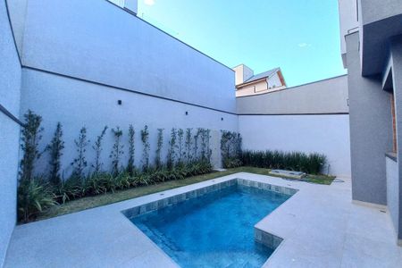 Casa de condomínio à venda com 305m², 4 quartos e 4 vagasÁrea comum - Piscina