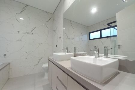Casa de condomínio à venda com 305m², 4 quartos e 4 vagasBanheiro da Suíte 3