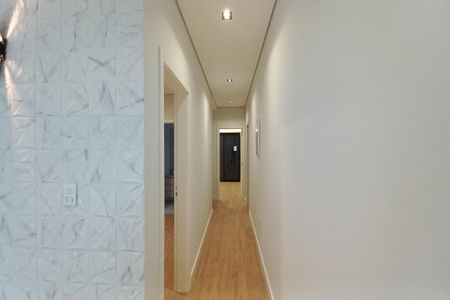 Casa de condomínio à venda com 305m², 4 quartos e 4 vagasCorredor