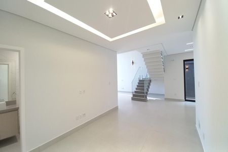 Casa de condomínio à venda com 305m², 4 quartos e 4 vagasSala de TV