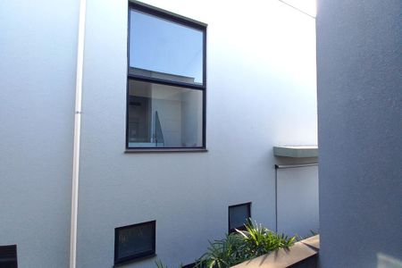 Casa de condomínio à venda com 305m², 4 quartos e 4 vagasVista da Suíte 2