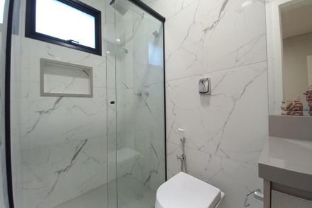 Casa de condomínio à venda com 305m², 4 quartos e 4 vagasBanheiro da Suíte 2