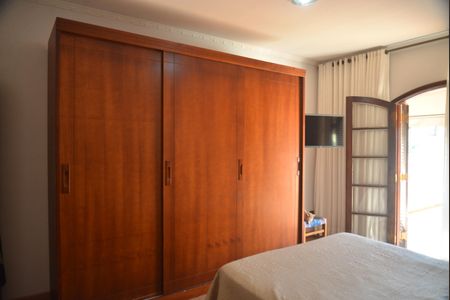 Casa à venda com 216m², 3 quartos e 2 vagasQuarto 3