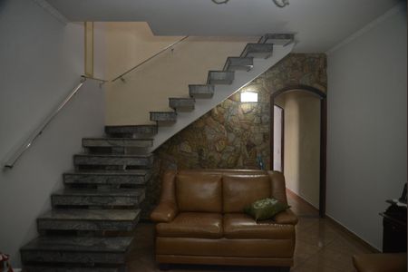 Casa à venda com 216m², 3 quartos e 2 vagasSala
