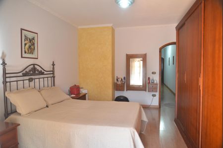 Casa à venda com 216m², 3 quartos e 2 vagasQuarto 3