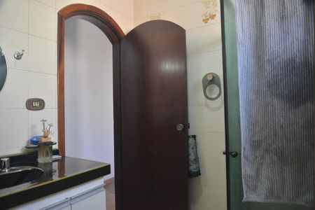 Casa à venda com 216m², 3 quartos e 2 vagasBanheiro de Serviço