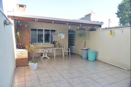 Casa à venda com 216m², 3 quartos e 2 vagasQuintal