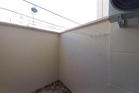 Apartamento à venda com 54m², 2 quartos e 1 vaga Apartamento à venda com 54m², 2 quartos e 1 vagaVaranda da sala