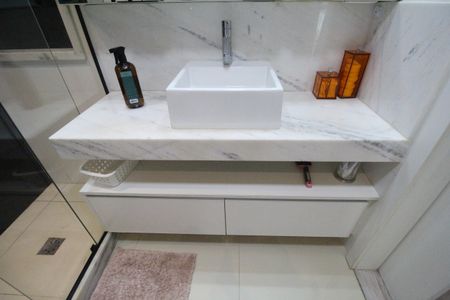 Apartamento à venda com 77m², 2 quartos e 1 vagaBanheiro da suíte 1