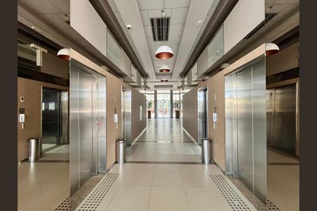 Apartamento à venda com 77m², 2 quartos e 1 vaga Apartamento à venda com 77m², 2 quartos e 1 vagaHall