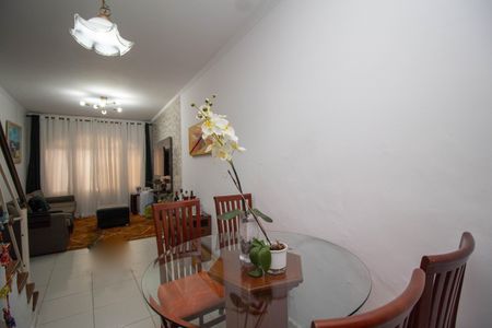 Casa à venda com 224m², 2 quartos e 2 vagasSala